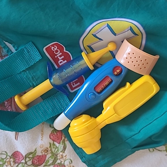 Vintage Fisher Price Doctor Kit - Picture 4 of 5